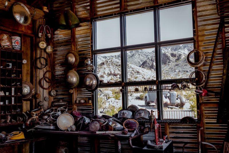 vente-LA SEYNE SUR MER-min_shop_window_part_junk_abandoned-138873